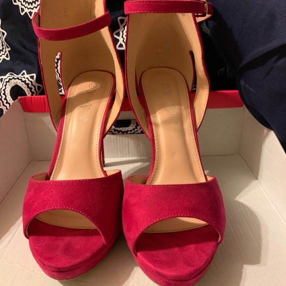 Heels - Picture 4 of 7